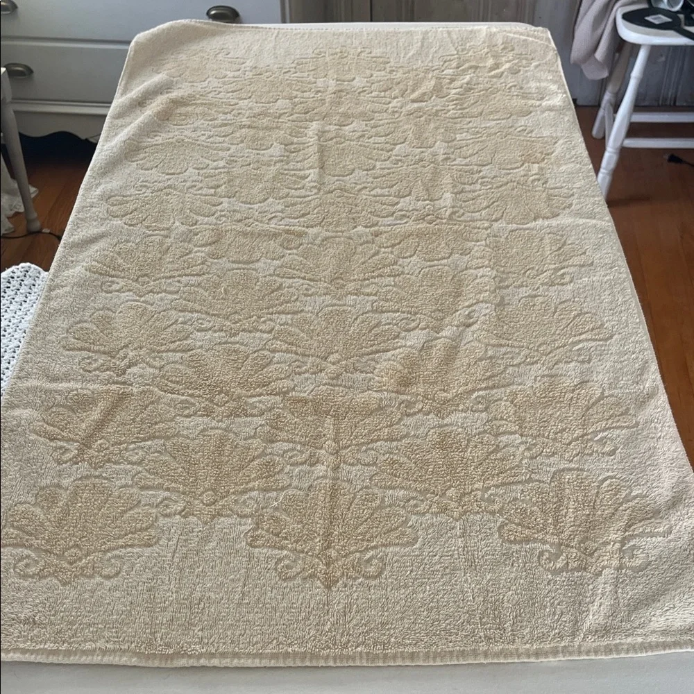 Vintage Fieldcrest Cotton Towel Beige Jacquard Floral Pattern mid century retro